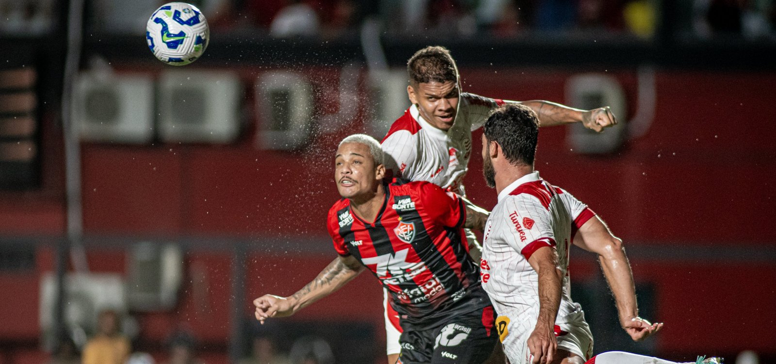 Vitória perde para o Náutico no Barradão e está eliminado da Copa do Brasil