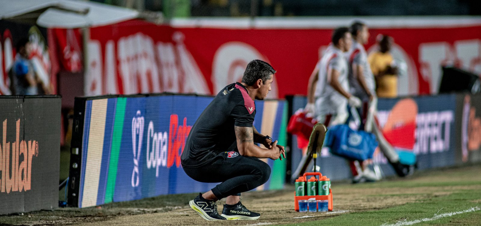 Carpini lamenta eliminação do Vitória e diz que derrota 'não afeta' final contra o Bahia