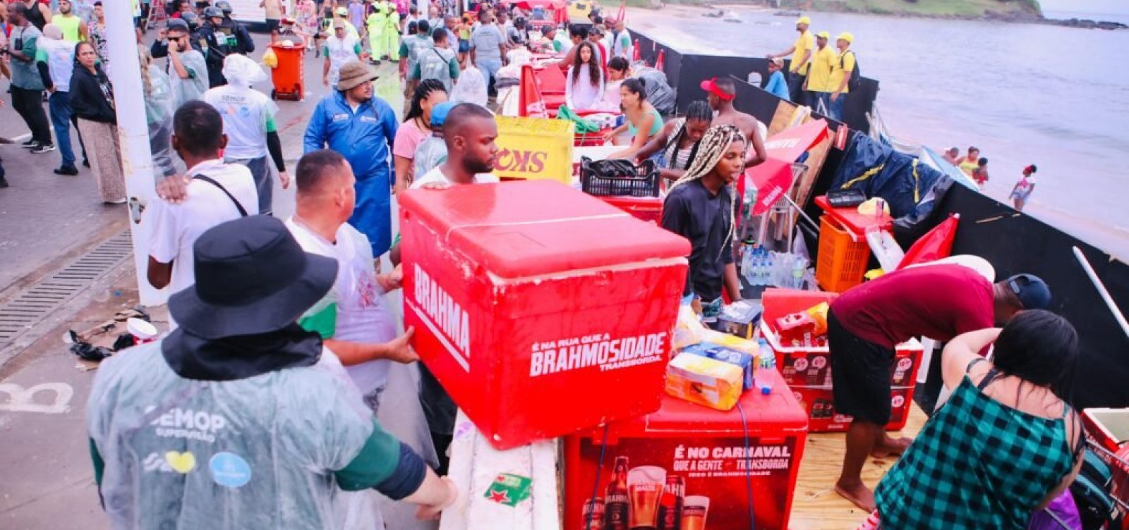 Ambulantes do Carnaval de Salvador são encaminhados para solicitar benefício para vítimas de trabalho análogo à escravidão