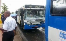 Acidente envolvendo dois ônibus deixa 19 pessoas feridas na Orla de Salvador