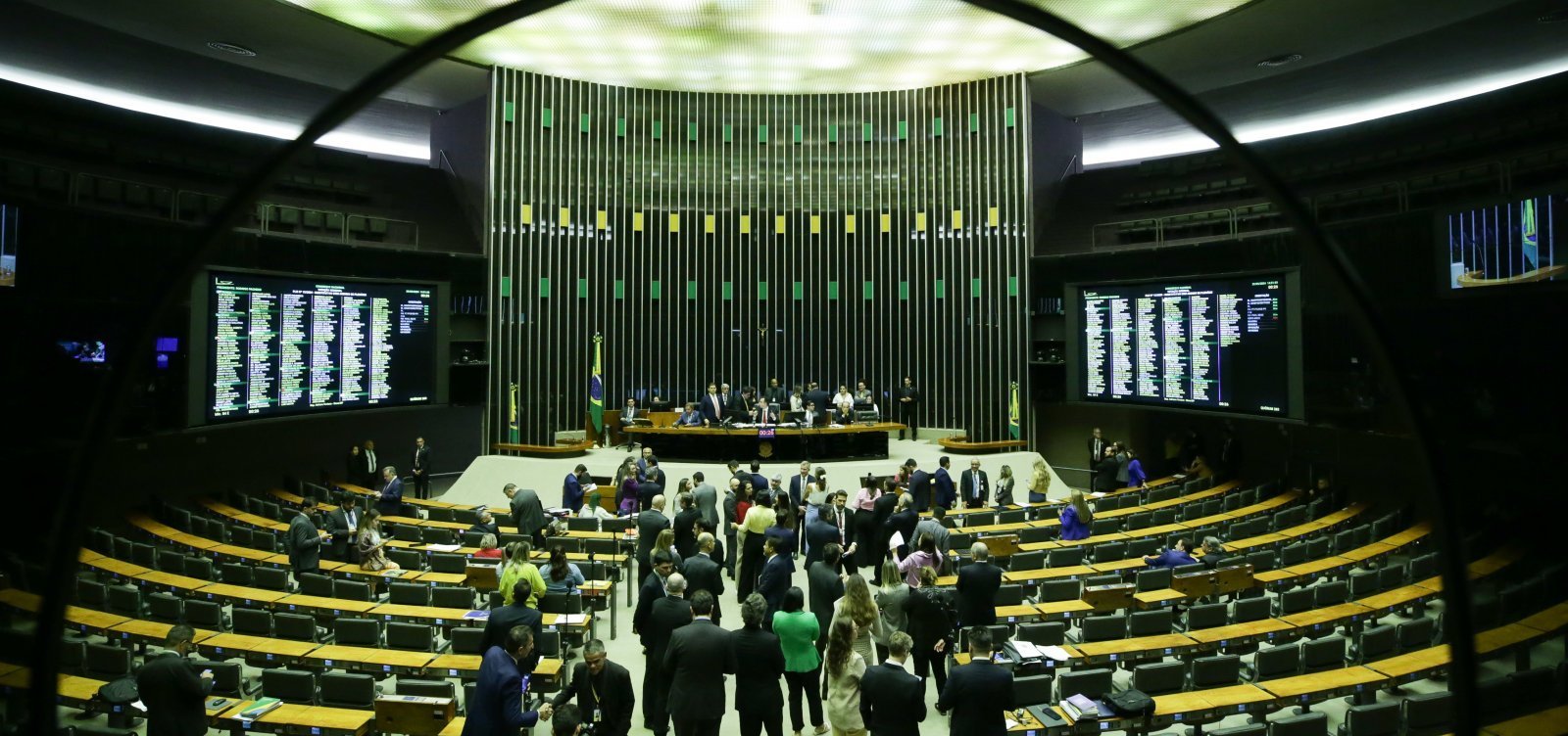 Com Motta e Alcolumbre ausentes, Congresso confirma Orçamento em março 