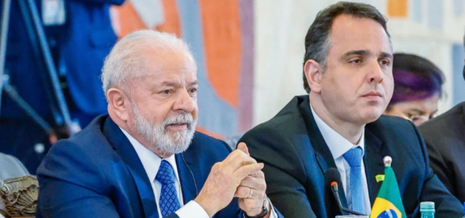 Pacheco se reúne com Lula, descarta assumir ministério e fica no Senado