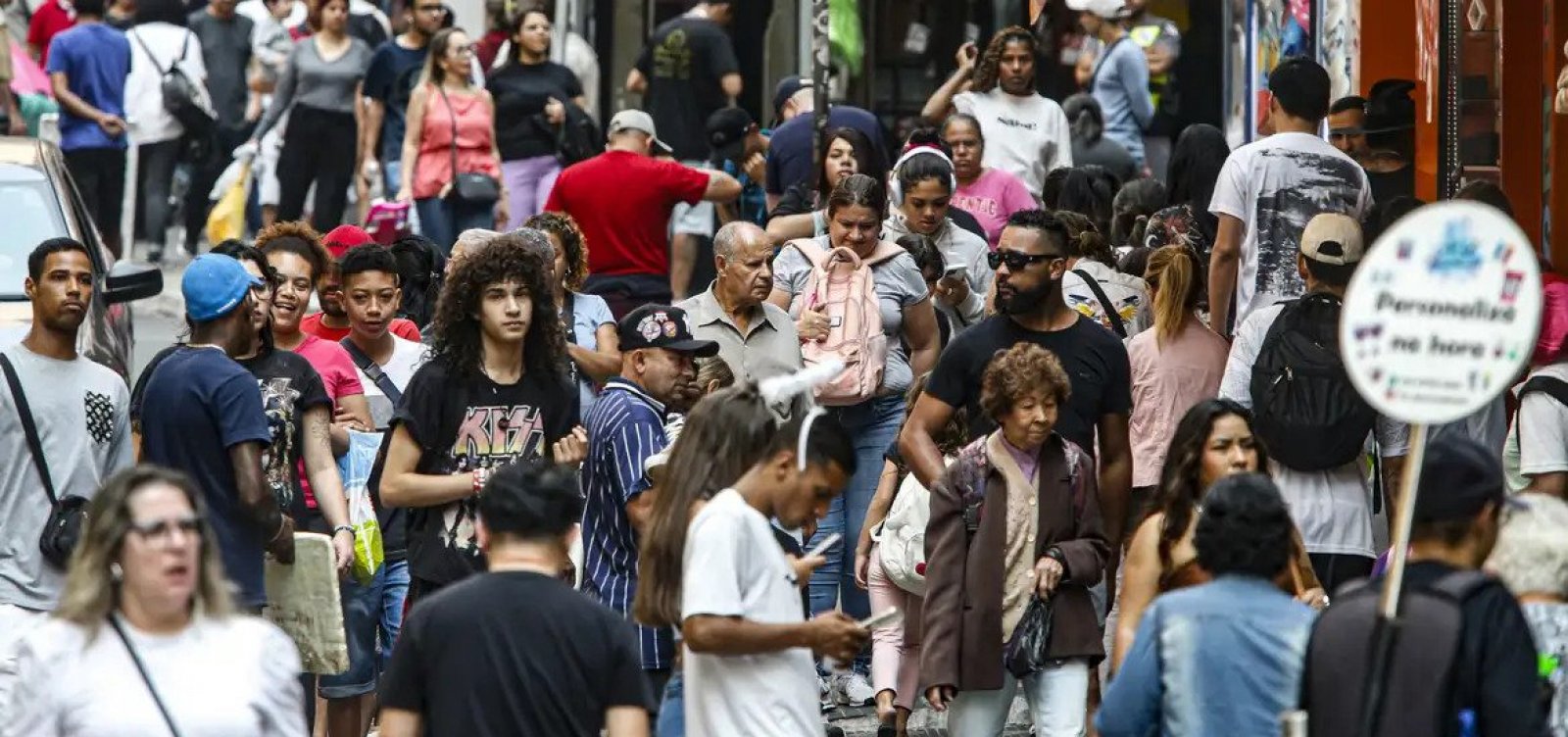 Renda de pessoas negras equivale a 58% da de brancas, diz estudo