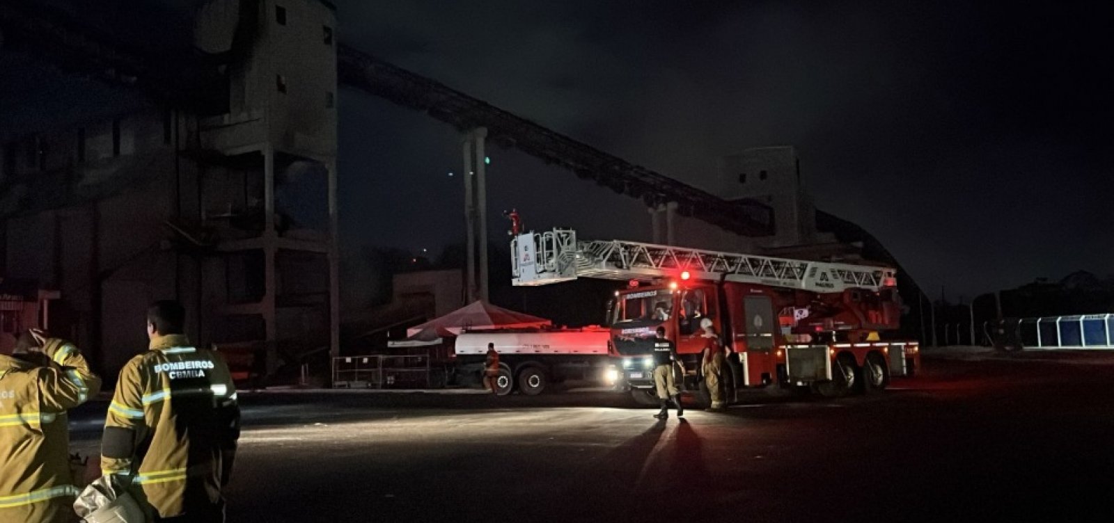 Incêndio atinge instalações do Porto de Aratu; não há registro de feridos