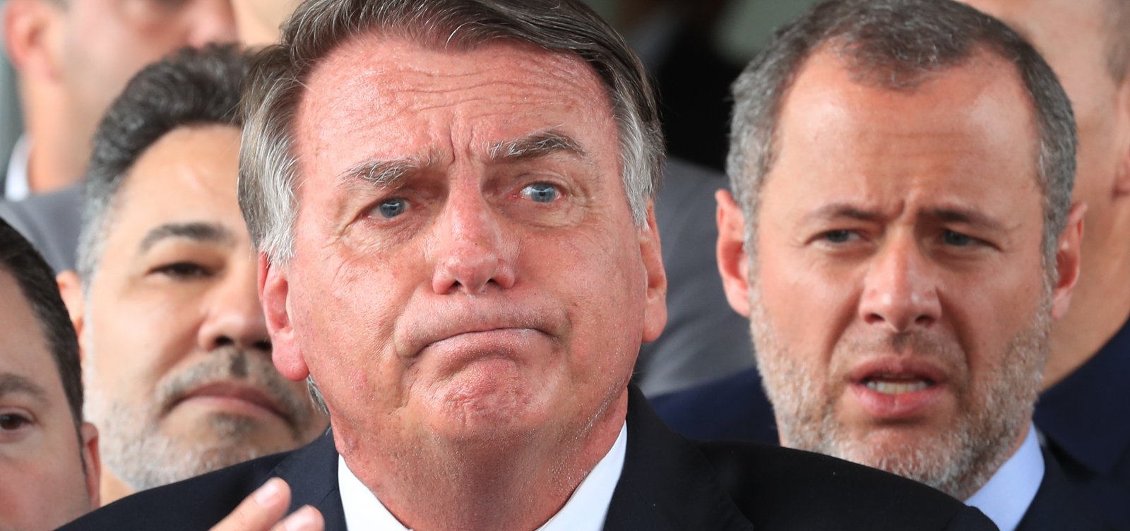 Bolsonaro nega tentativa de golpe e diz que há algo "pessoal" contra ele 