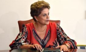 "Dilma está sendo submetida a um simulacro de impeachment", diz Requião