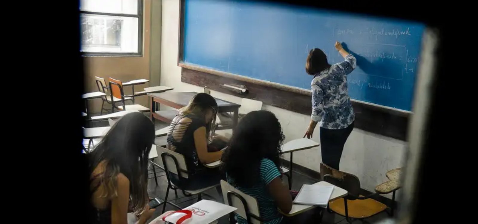 Servidores municipais da Educação definem paralisação e indicativo de greve em protesto pelo piso salarial