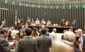 Governistas peitam vice-presidente e reabrem sessão na Câmara dos Deputados 