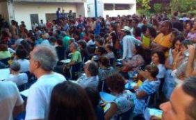  Professores da Ufba se reúnem em assembleia para decidir se continuam em greve