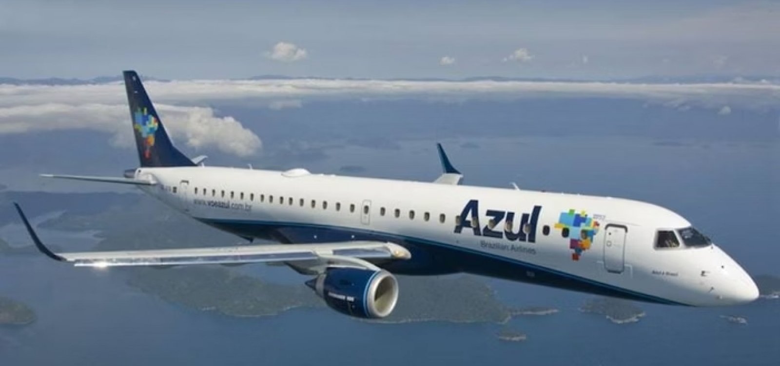 Homem finge ser piloto da Gol e tenta entrar em cabine da Azul durante voo