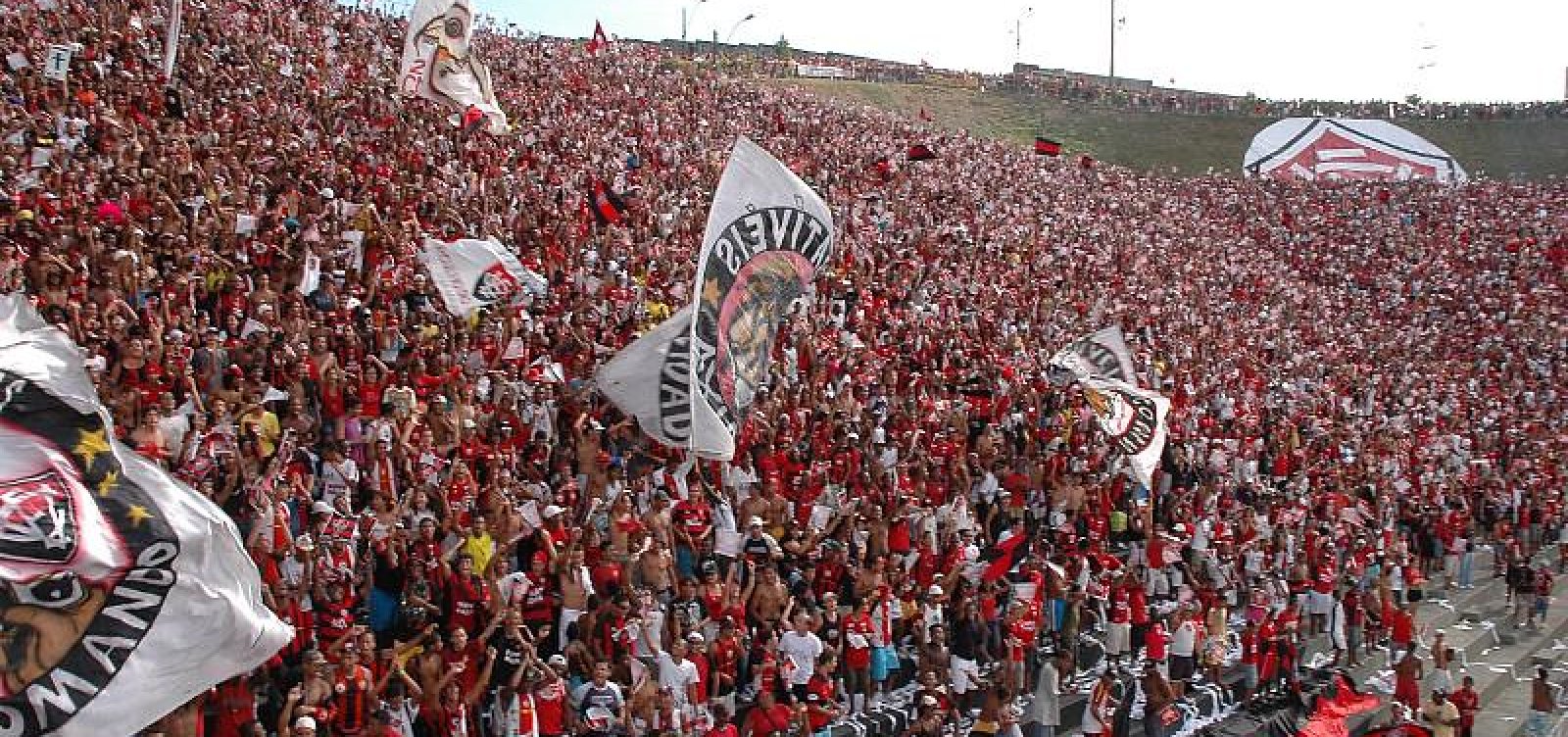 Vitória pode receber punição por cânticos homofóbicos contra Wagner Leonardo