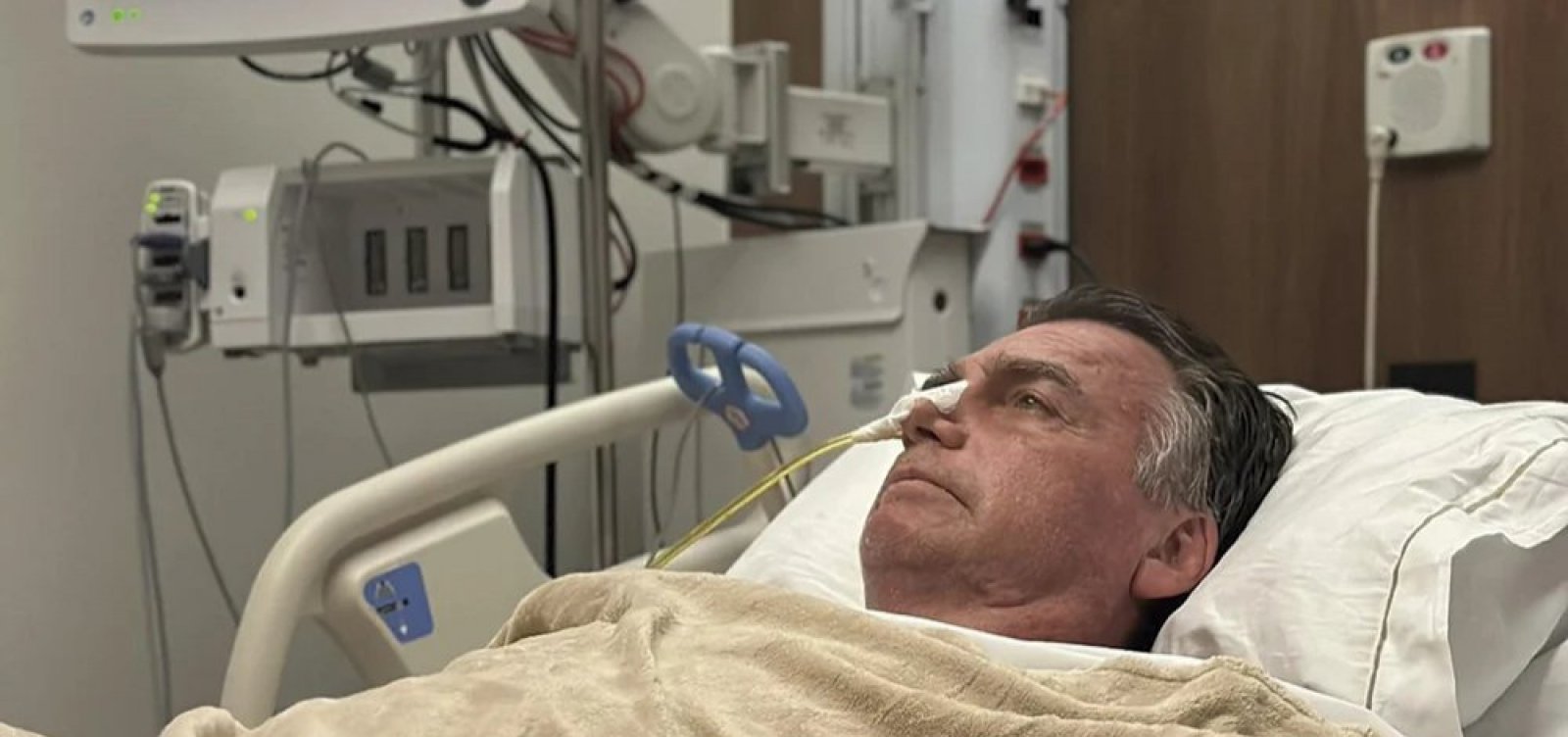 Bolsonaro deixa UTI mas segue sem previsão de alta hospitalar, diz boletim médico
