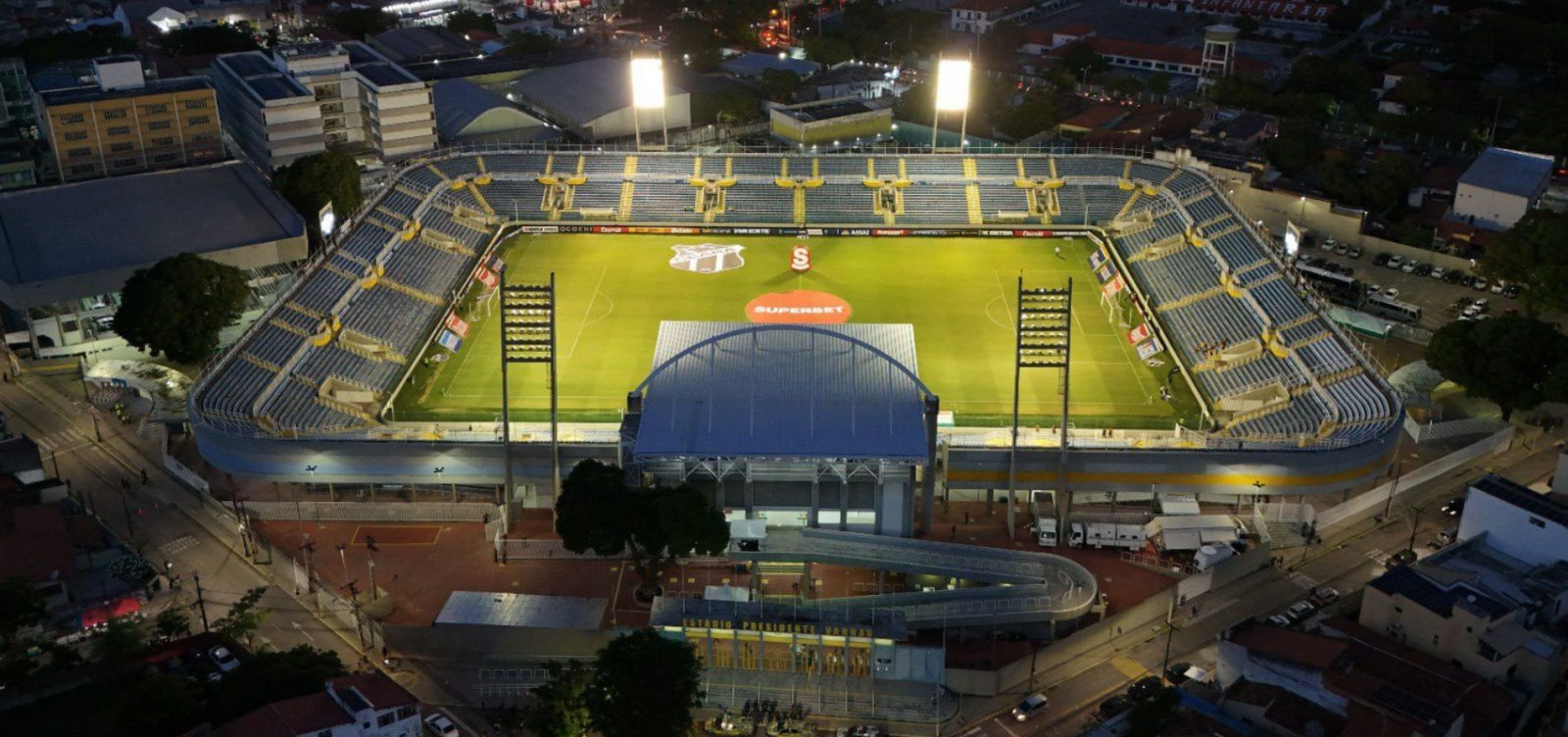 Ceará x Vitória: veja onde assistir, horário e prováveis escalações do jogo