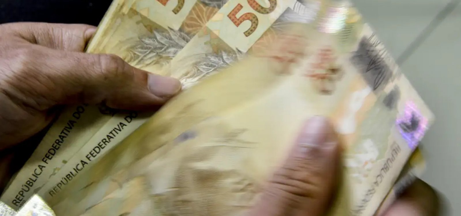 INSS começa a pagar 13º para aposentados que ganham mais que o mínimo