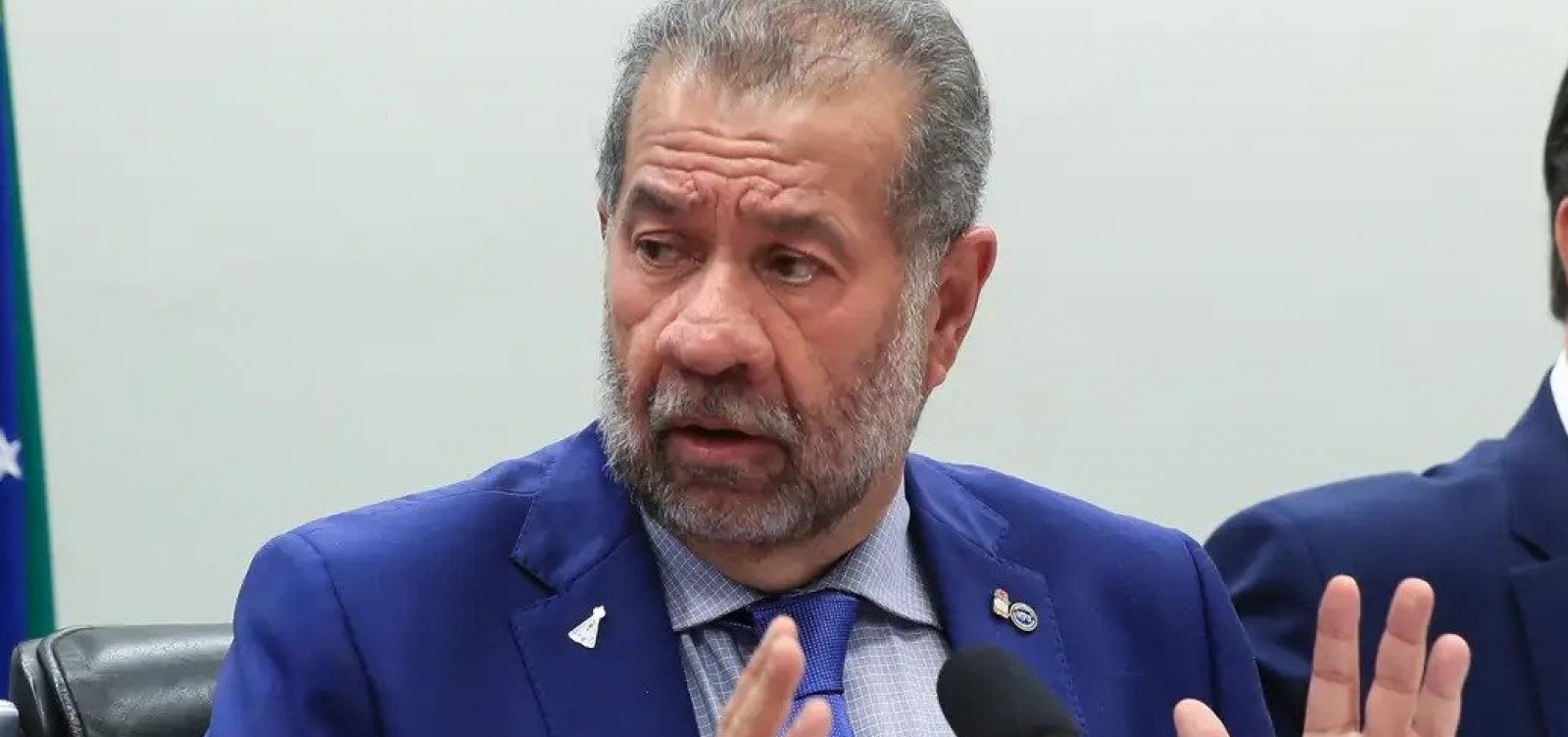 Em meio à crise do INSS, Carlos Lupi pede demissão do Ministério da Previdência