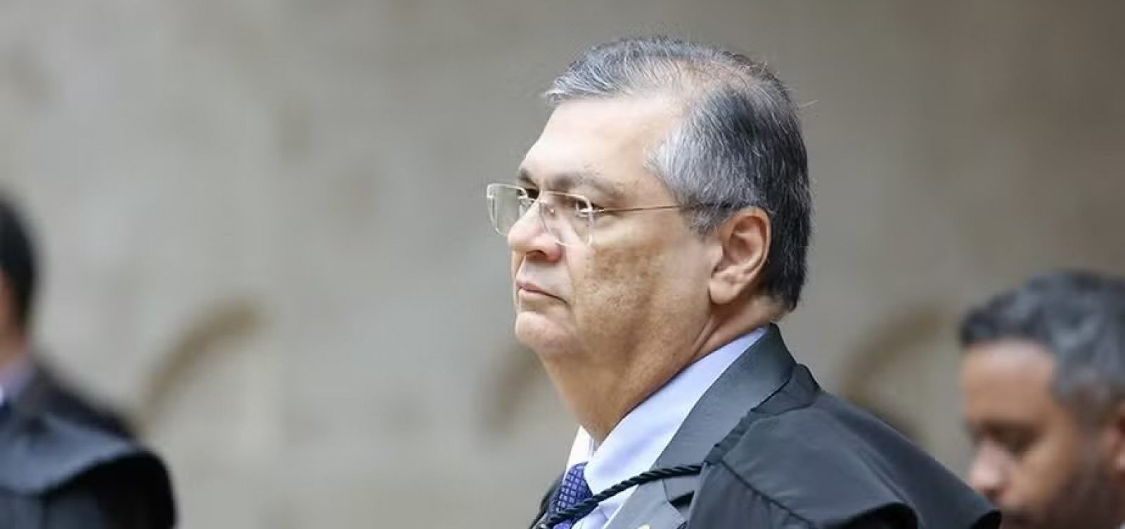 Flávio Dino interrompe julgamento sobre escolas cívico-militares em São Paulo