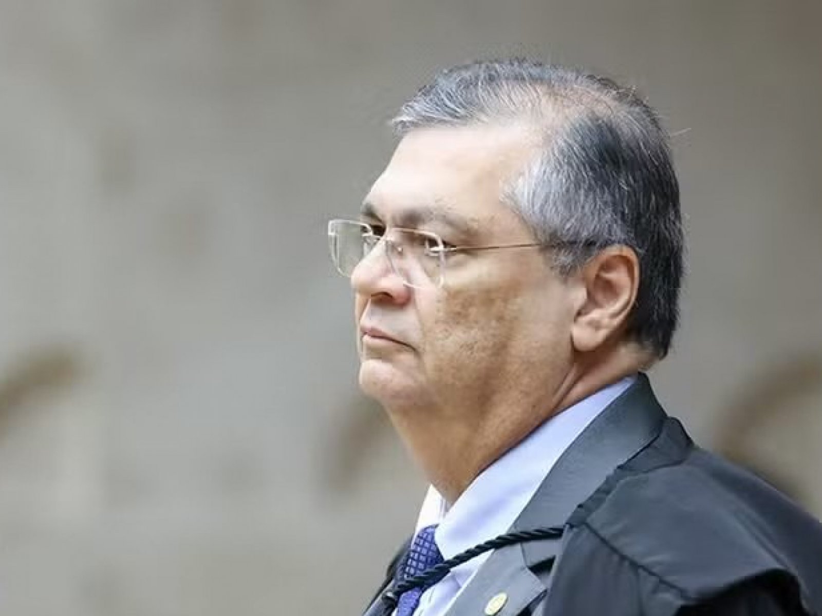 Flávio Dino interrompe julgamento sobre escolas cívico-militares em São Paulo