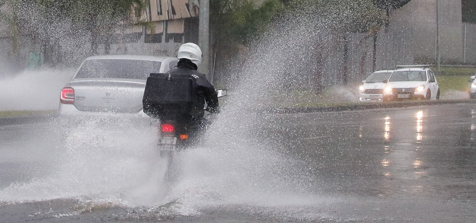 Inmet alerta para chuvas intensas na Bahia e no Rio Grande do Sul