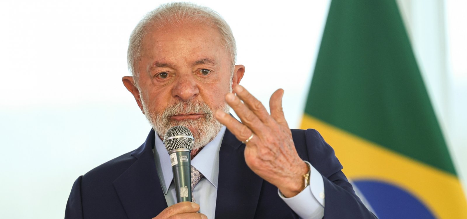 Lula reúne ministros para tratar de ressarcimento a aposentados nesta terça-feira