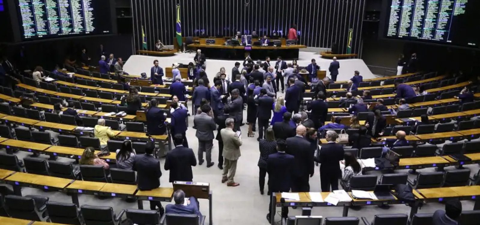 Câmara aprova aumento no número de deputados para 531 a partir de 2027