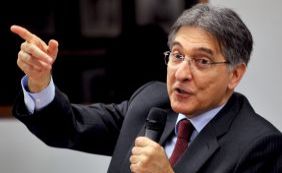 Governador de Minas é denunciado por corrupção e lavagem de dinheiro
