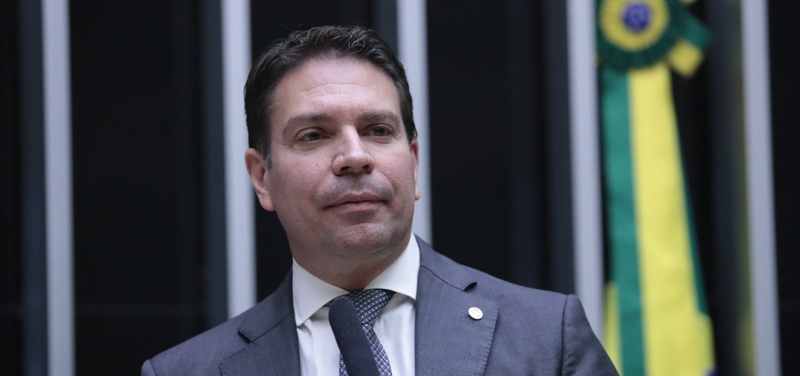 Motta comunica STF sobre decisão da Câmara que suspende processo contra Ramagem