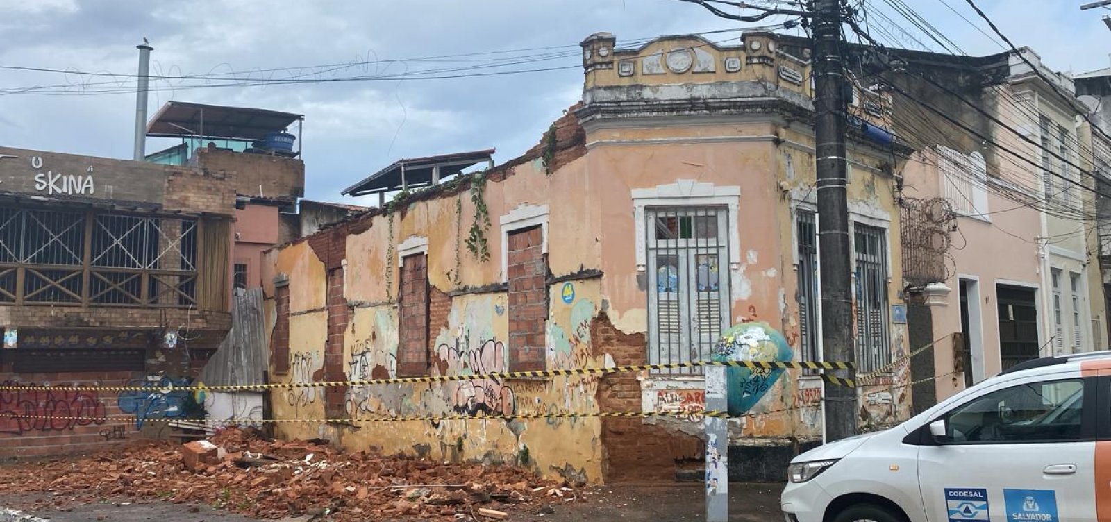 Imóvel desaba parcialmente no bairro de Nazaré; proprietário foi notificado há 2 anos