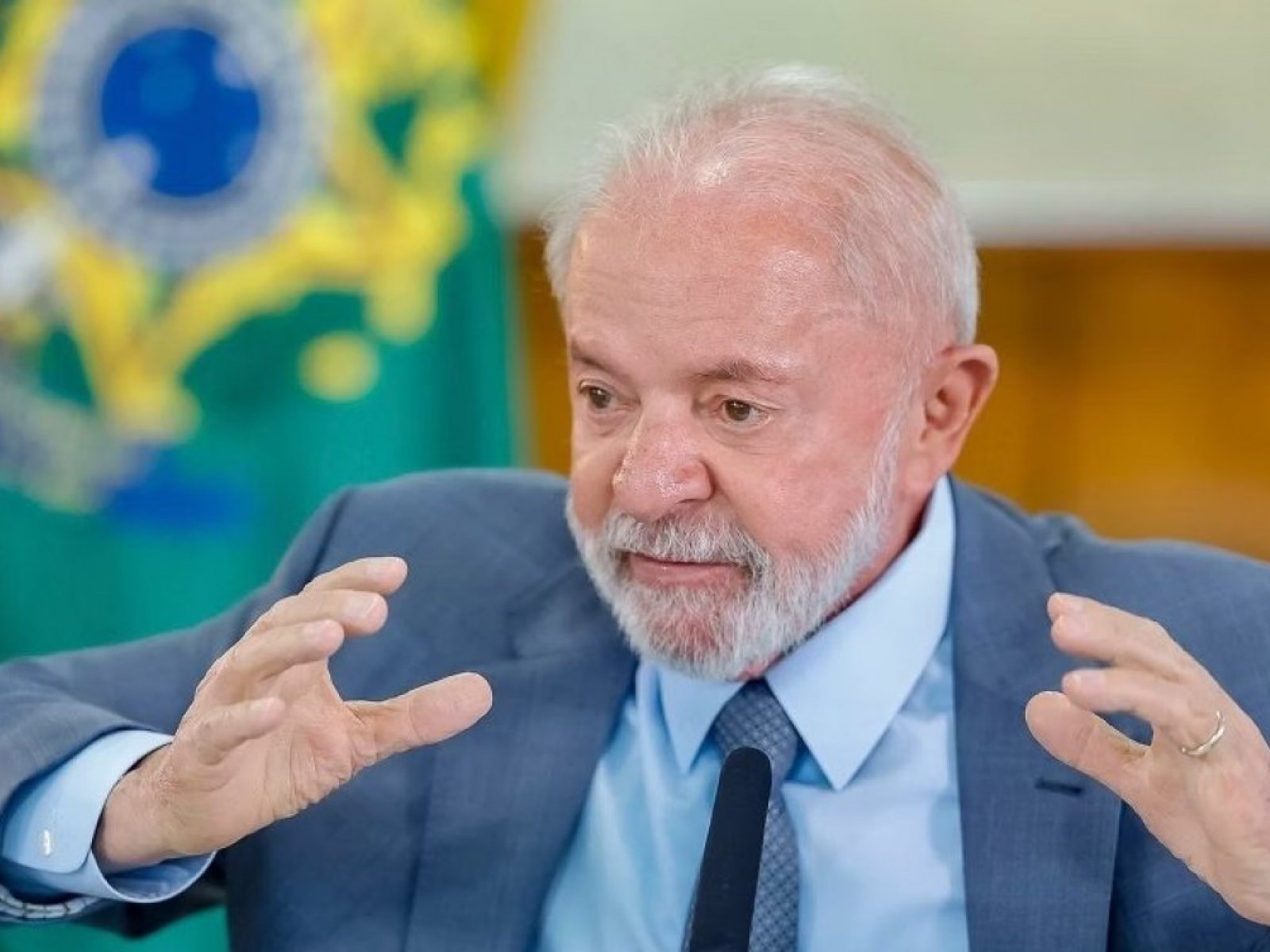 Governo Lula quer incluir regulação de redes sociais em projeto sobre AÍ