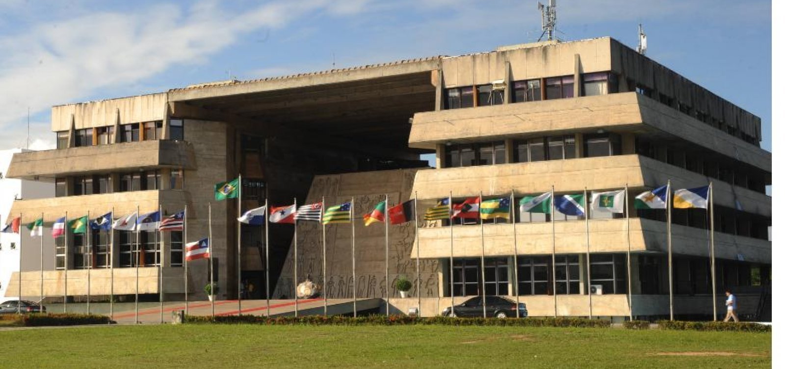 Alba aprova distribuição gratuita de medicamentos à base de canabidiol