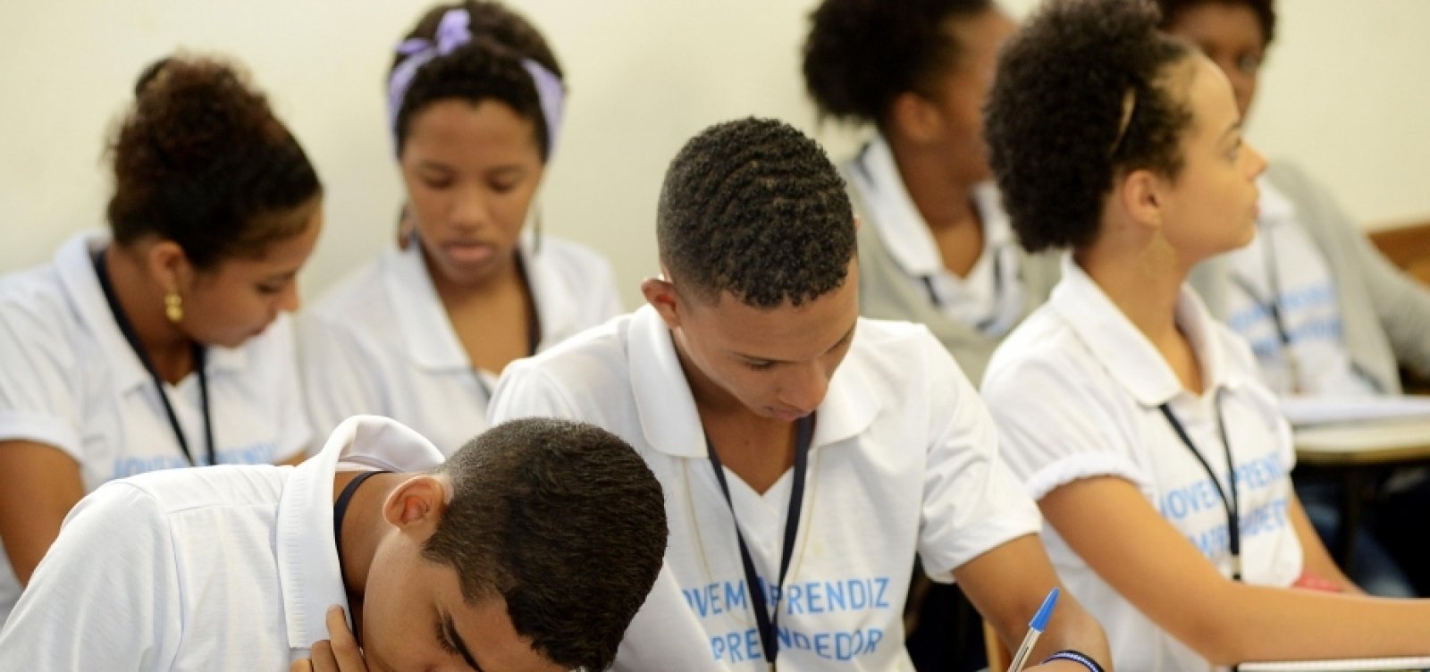 Empresas que contratarem em jovens aprendizes poderão receber incentivo no crédito