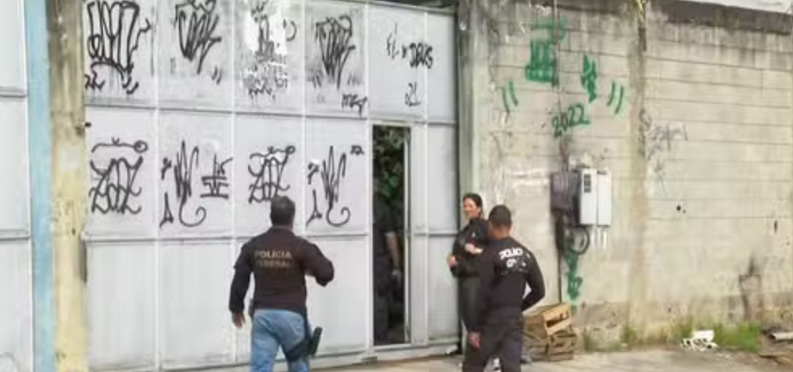 Operação  resgata 22 paraguaios e fecha fábrica clandestina de cigarros no RJ 