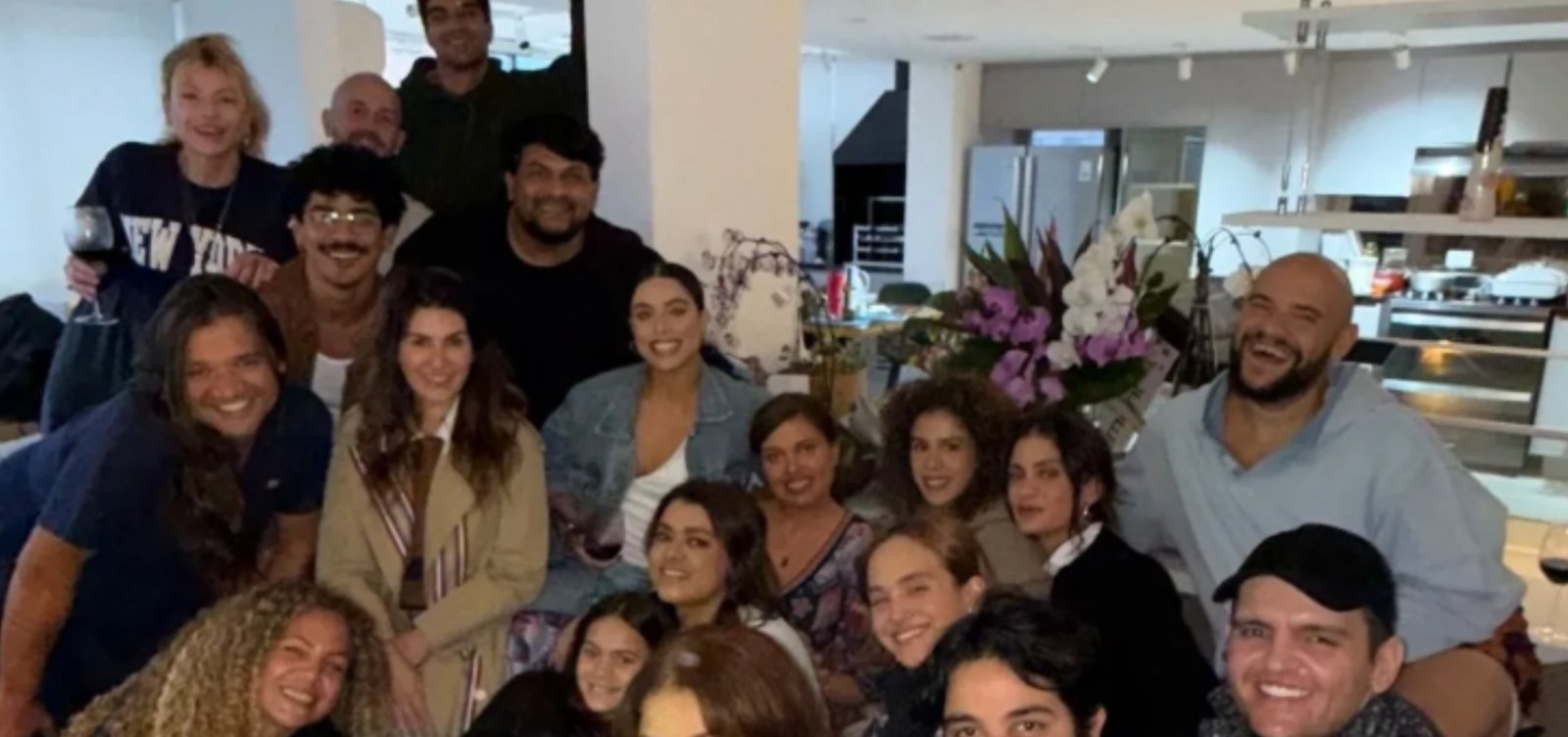 Preta Gil reúne amigos e familiares antes de seguir com tratamento nos EUA