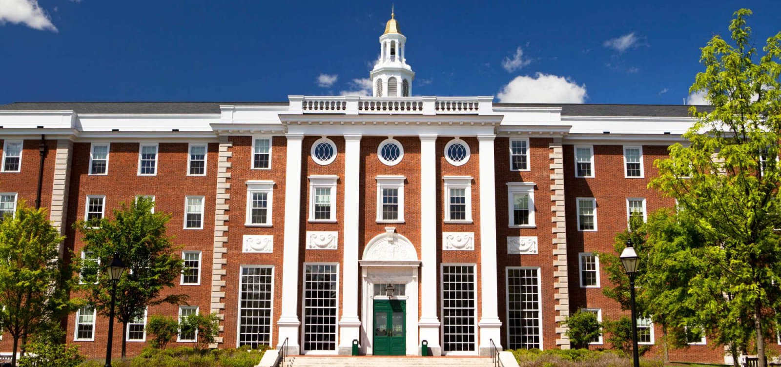 Trump congela mais US$ 450 milhões em recursos para Harvard em nova ofensiva contra universidades
