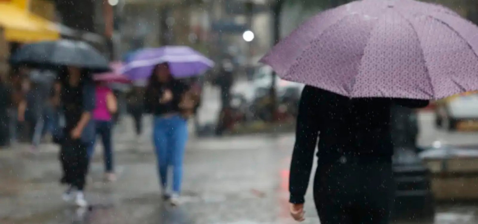 Inmet emite alerta laranja para chuvas intensas em 22 cidades da Bahia; Salvador está fora do aviso