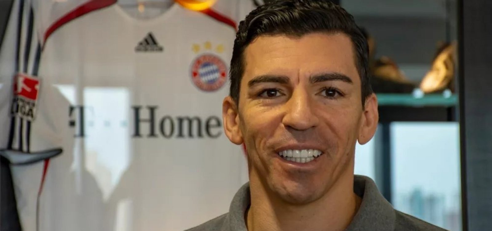Pentacampeão Lúcio sofre acidente doméstico e é internado com queimaduras