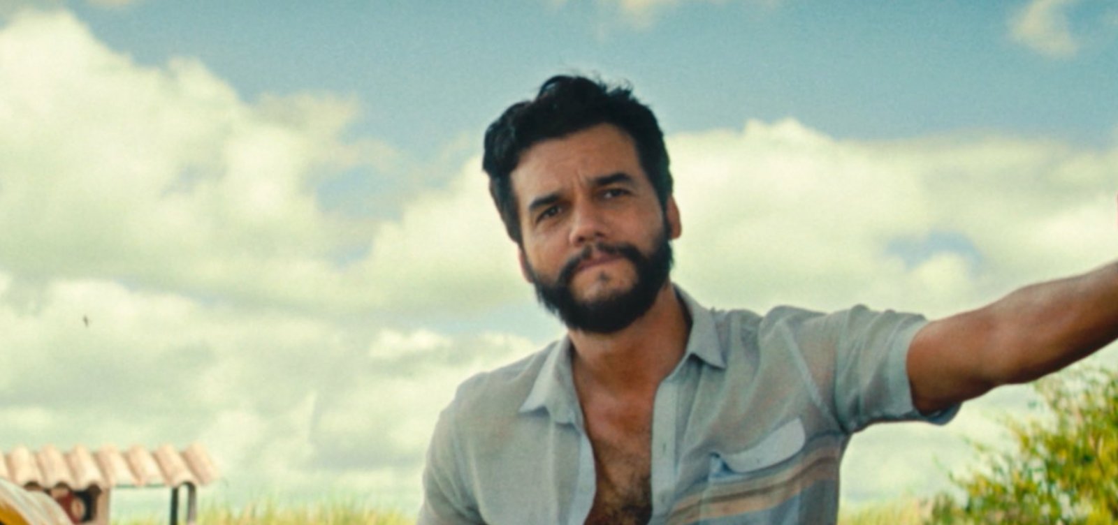 Após dez anos, Wagner Moura volta atuar no cinema brasileiro e comemora