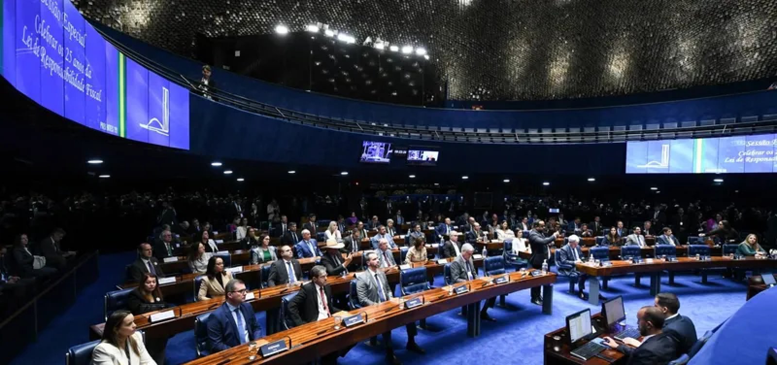 CCJ do Senado aprova fim da reeleição para prefeitos, governadores e presidentes 