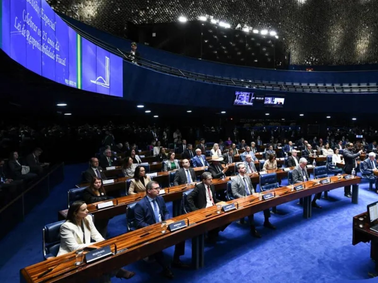 CCJ do Senado aprova fim da reeleição para prefeitos, governadores e presidentes 