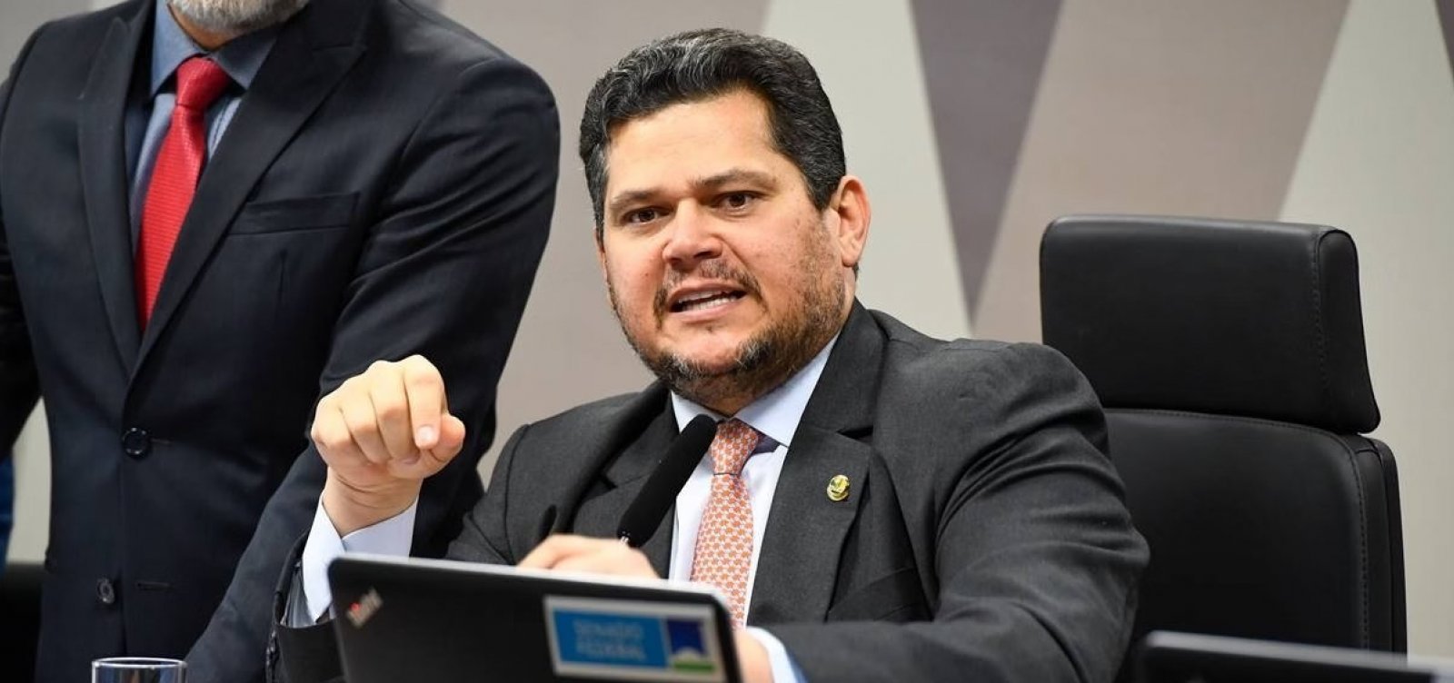 Alcolumbre sinaliza que CPMI do INSS só será instalada no segundo semestre