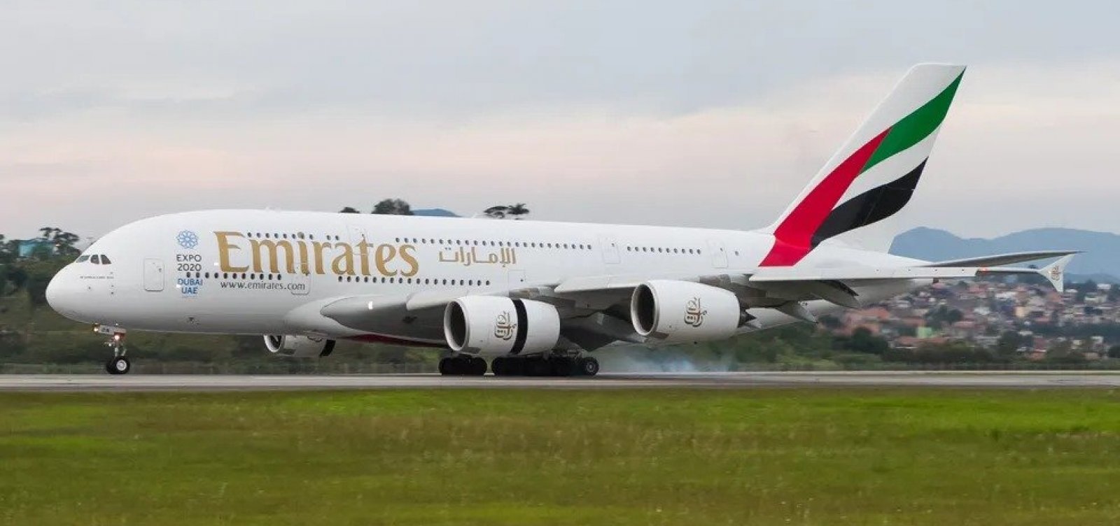 Maior avião do mundo apresenta problemas técnicos e pousa em São Paulo