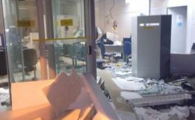 Bandidos bloqueiam estrada e explodem agência bancária em Pau Brasil