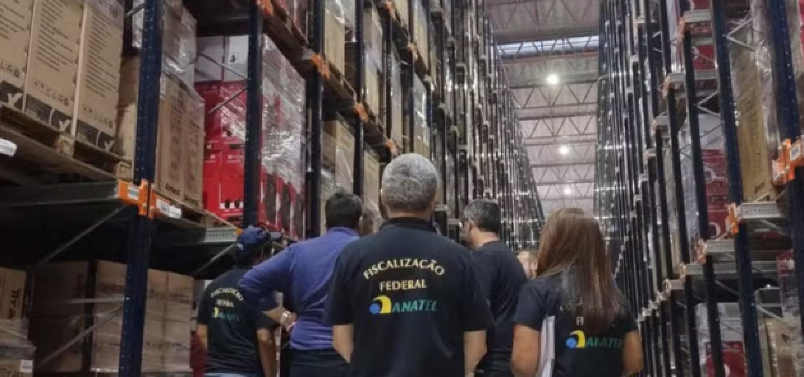 Anatel apreende 56 mil produtos irregulares em fábrica de Camaçari