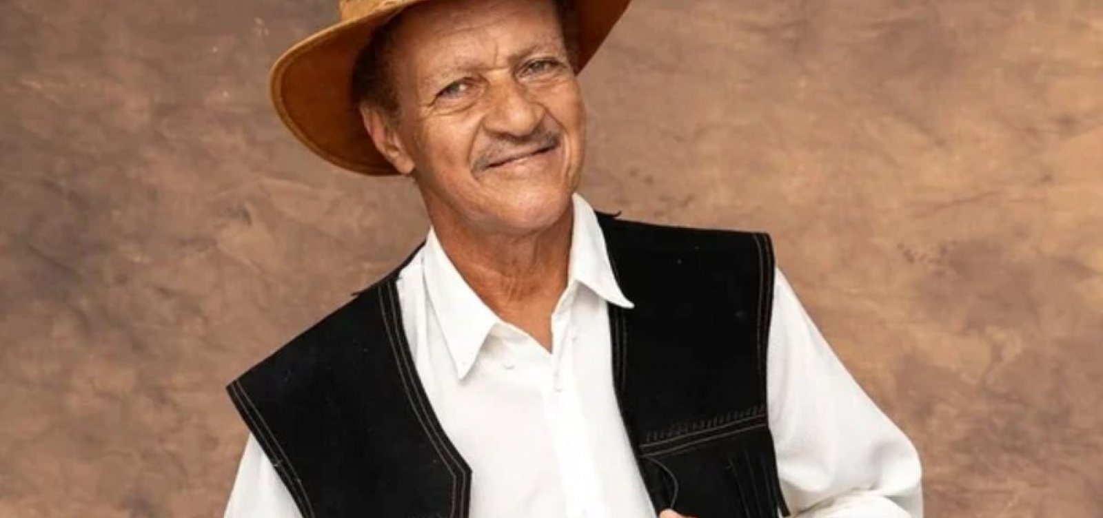 Morre Wilson Aragão, ícone da música sertaneja baiana, aos 75 anos