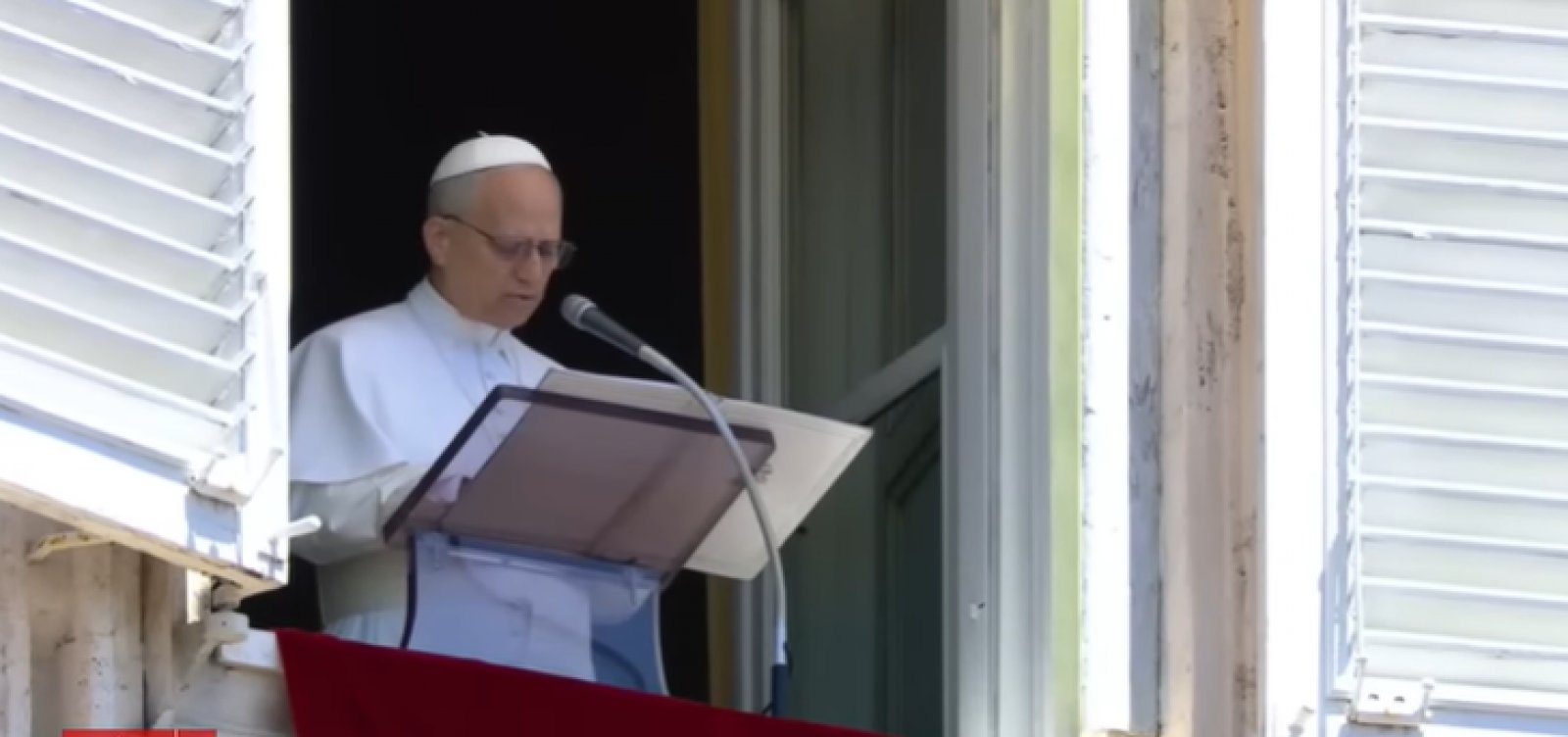 Papa Leão XIV faz primeiro discurso na janela do Vaticano e reza por vítimas da guerra