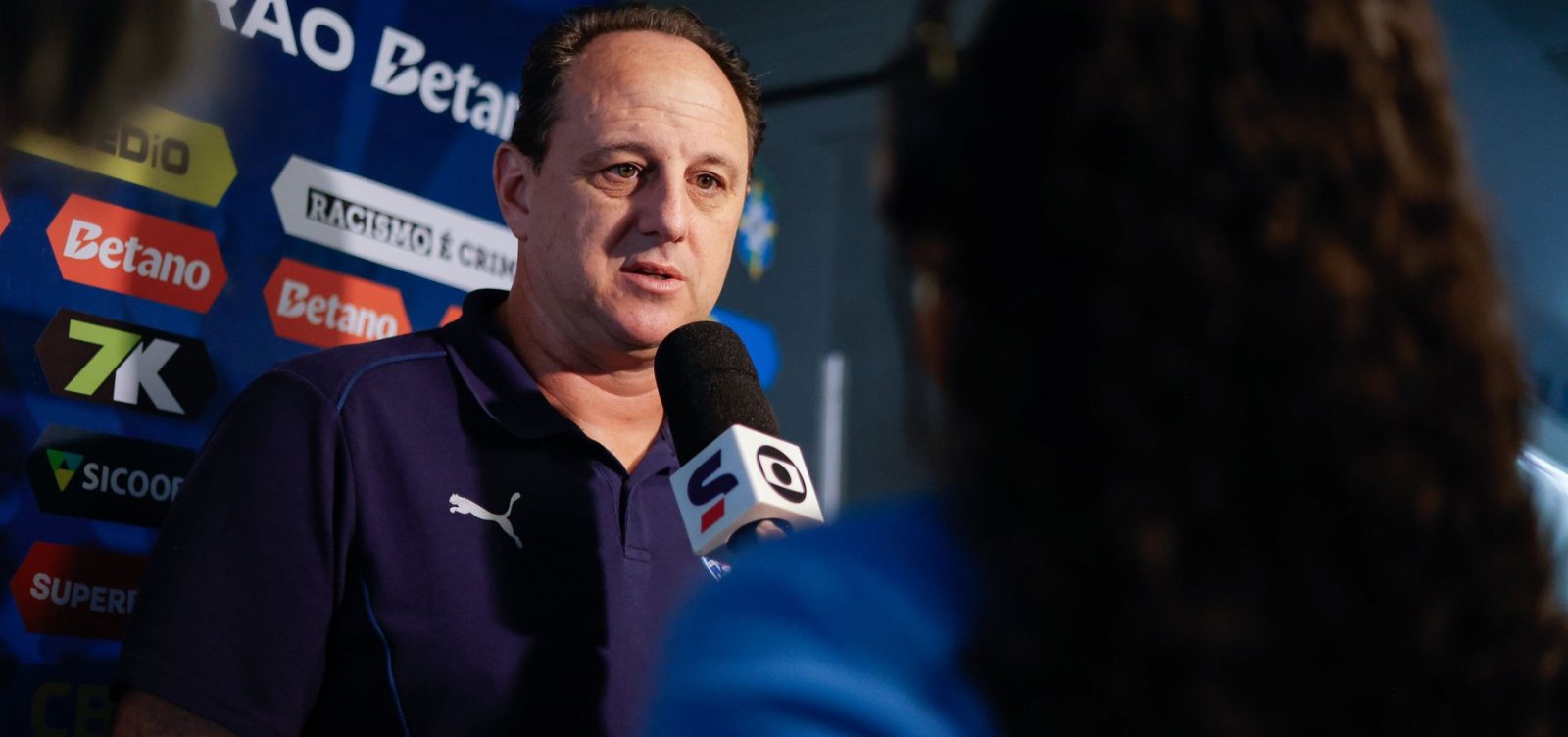 "Depois que vai ao VAR vira coisa mais grave", diz Ceni após pênalti polêmico contra o Bahia