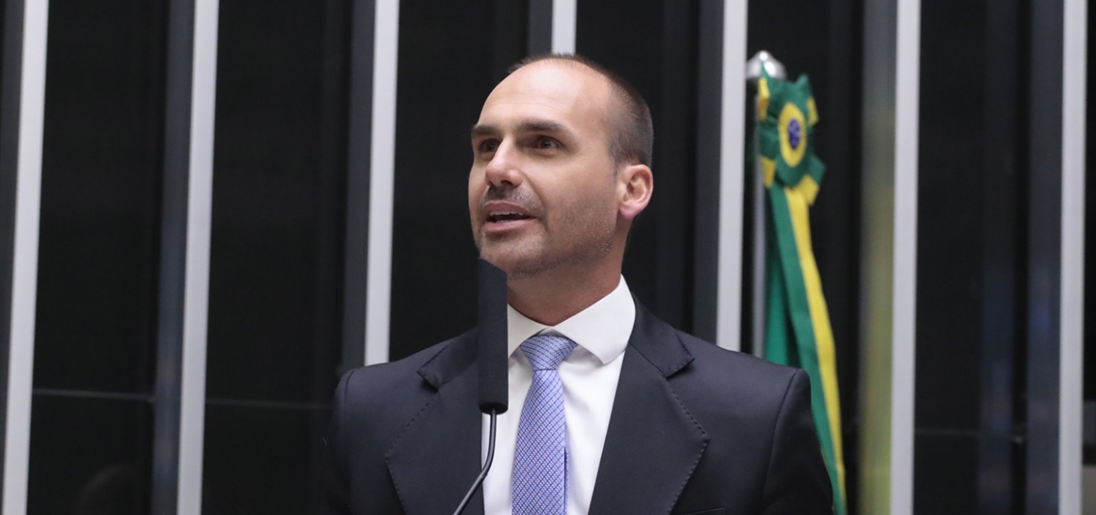 Moraes retira sigilo de inquérito sobre Eduardo Bolsonaro por ameaças à Corte
