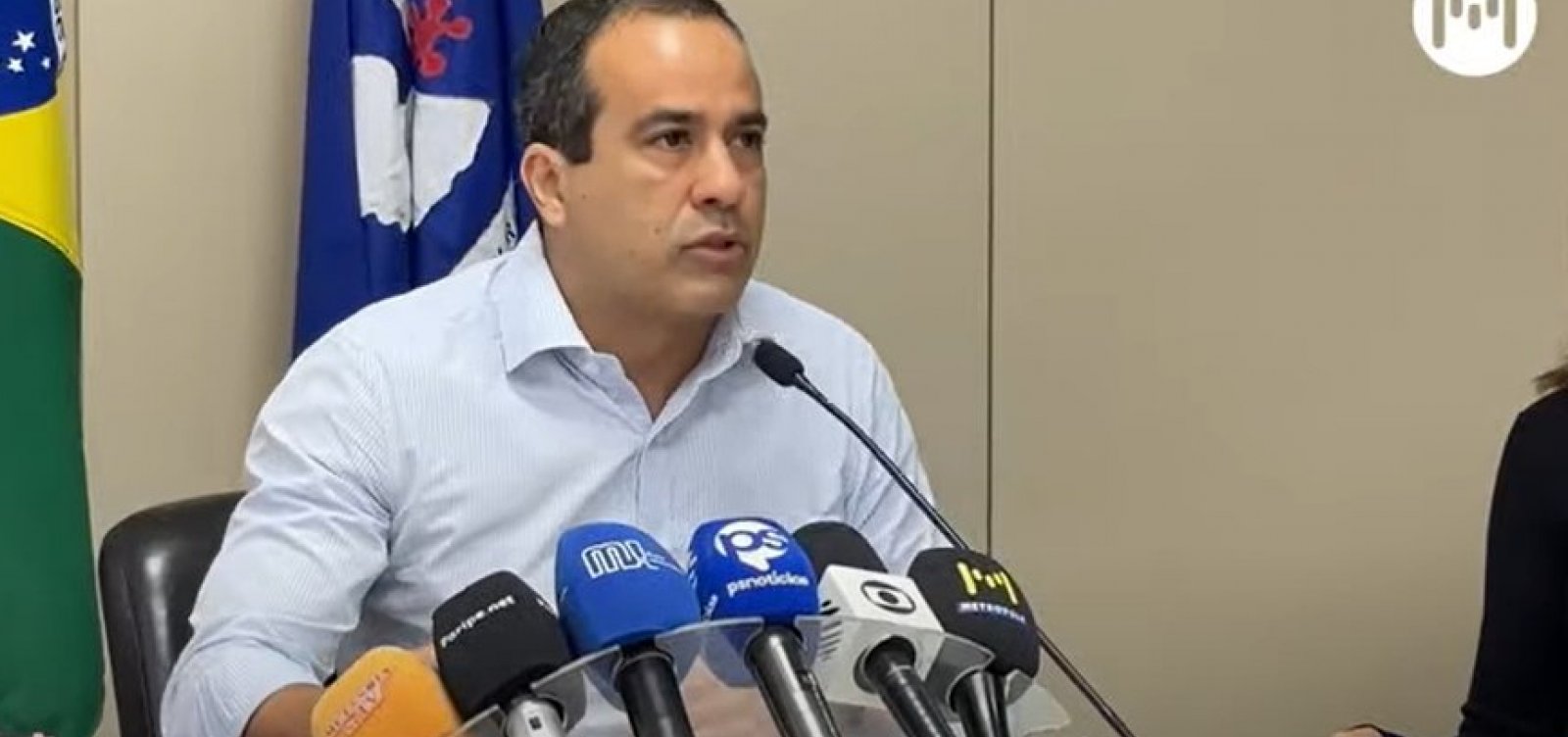Bruno Reis diz que prefeitura "sepultou" críticas sobre piso salarial dos professores
