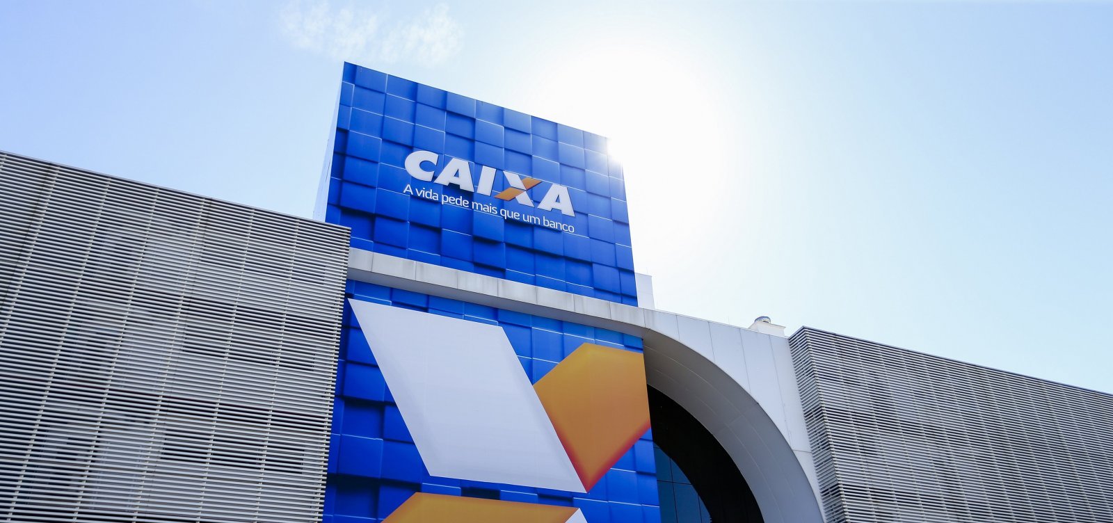 Funcionário da Caixa é investigado por desviar R$ 11 milhões via Pix, diz Polícia Federal