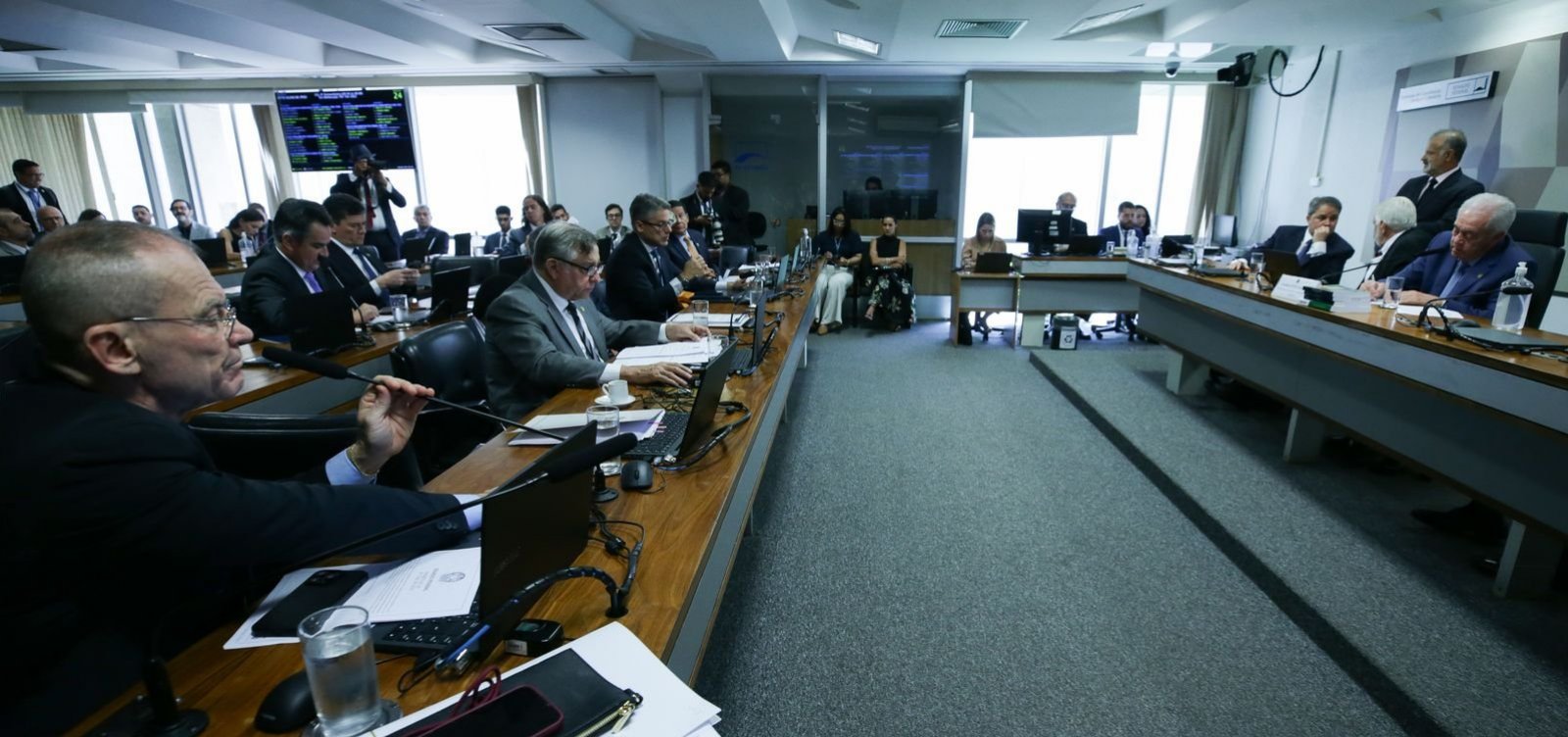 CCJ impõe nova derrota ao Planalto no Senado e derruba decretos de Lula sobre terras indígenas