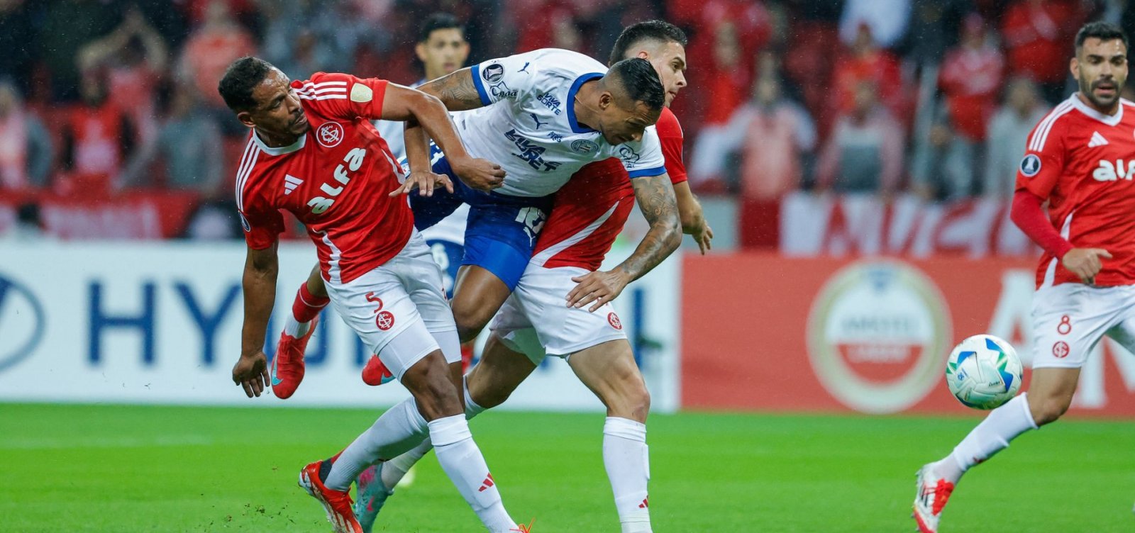 Bahia perde para o Inter no Beira-Rio e está eliminado da Libertadores